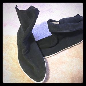 Sanuk Suede Booties
